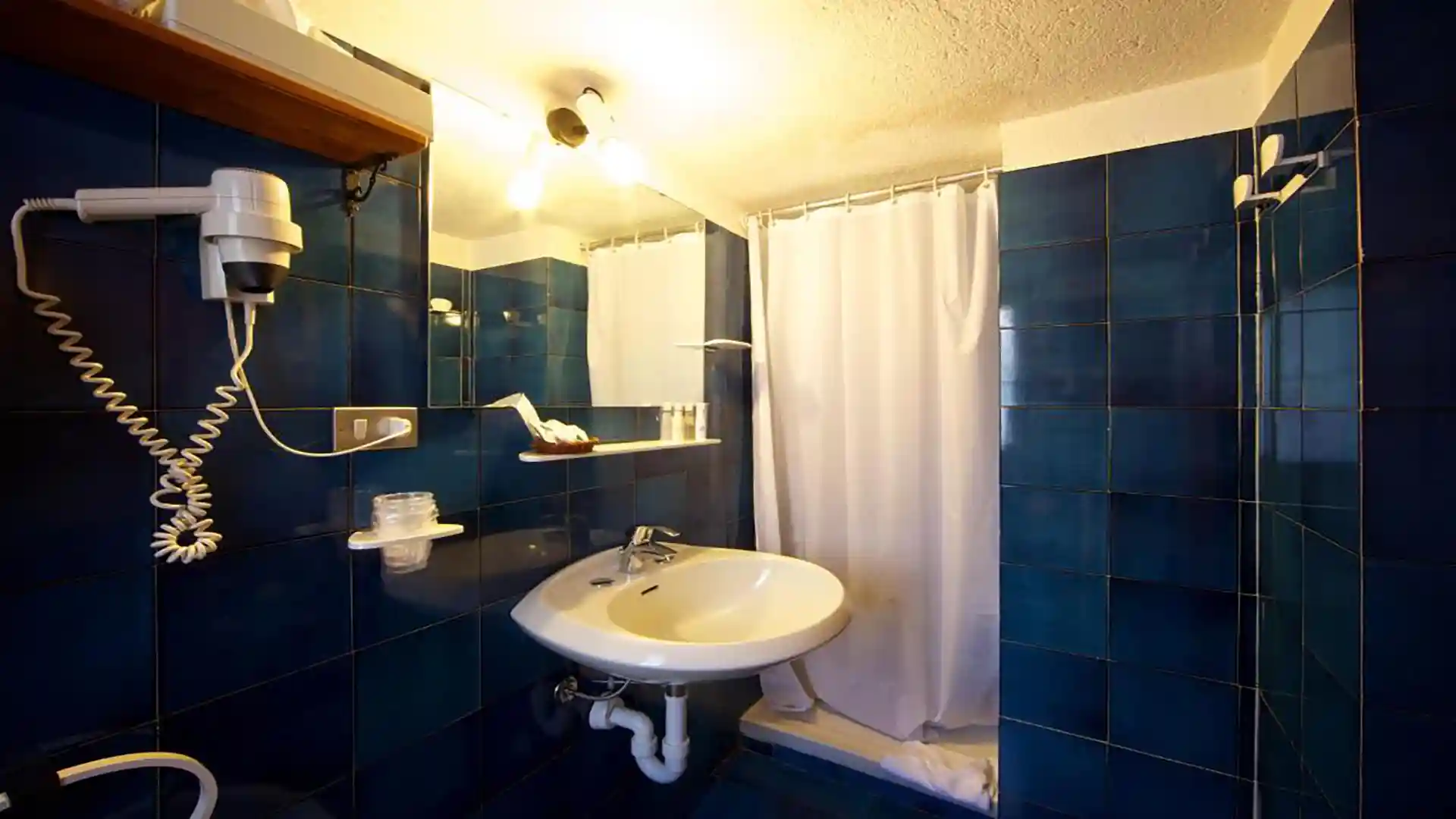 Bagno con doccia Hotel Dolonne Courmayeur